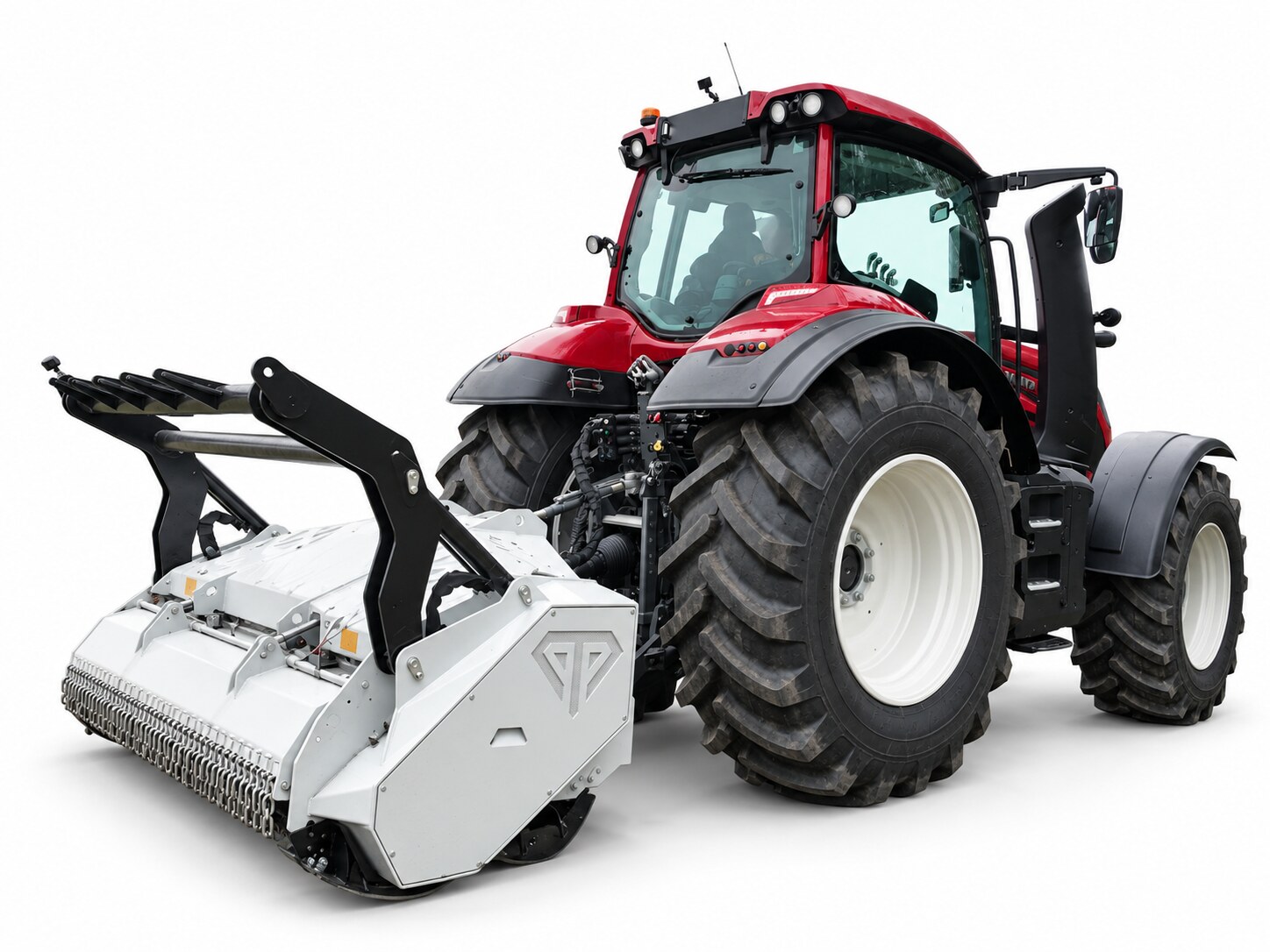 Трактор Valtra T235 с мульчером NIUBO TDD200