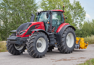 Трактор Valtra T235 с ротоватором MeriCrusher MJS-241 STG — фото 1